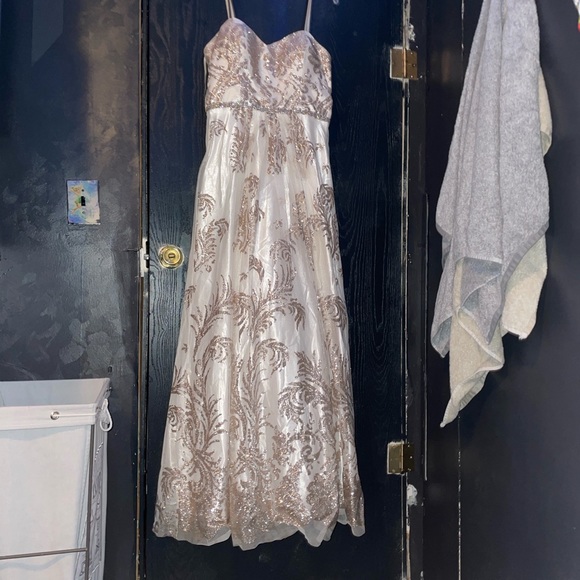 Long cachet formal dress - Picture 4 of 4